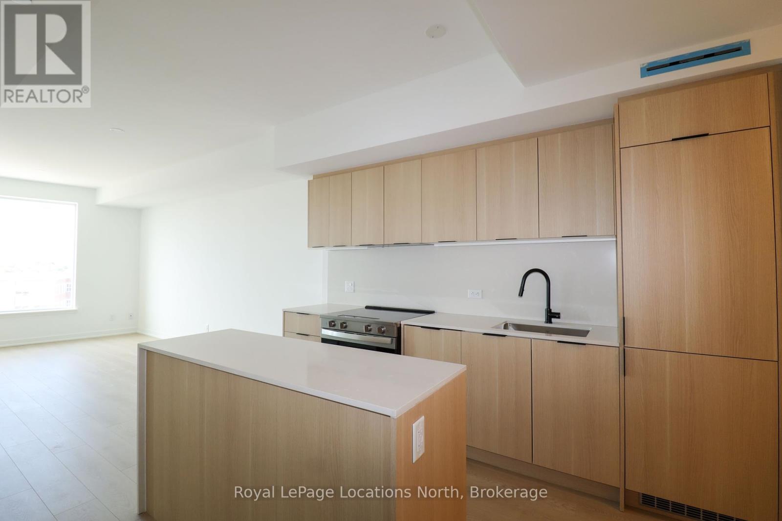 518 - 31 Huron Street, Collingwood, Ontario  L9Y 0E8 - Photo 3 - S12447402