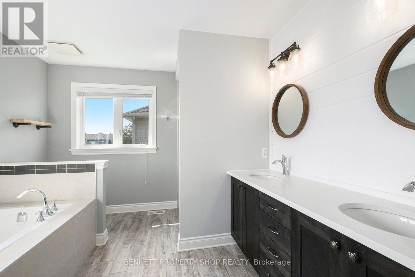 110 Talos Circle, Ottawa, Ontario  K0A 2Z0 - Photo 18 - X12422156