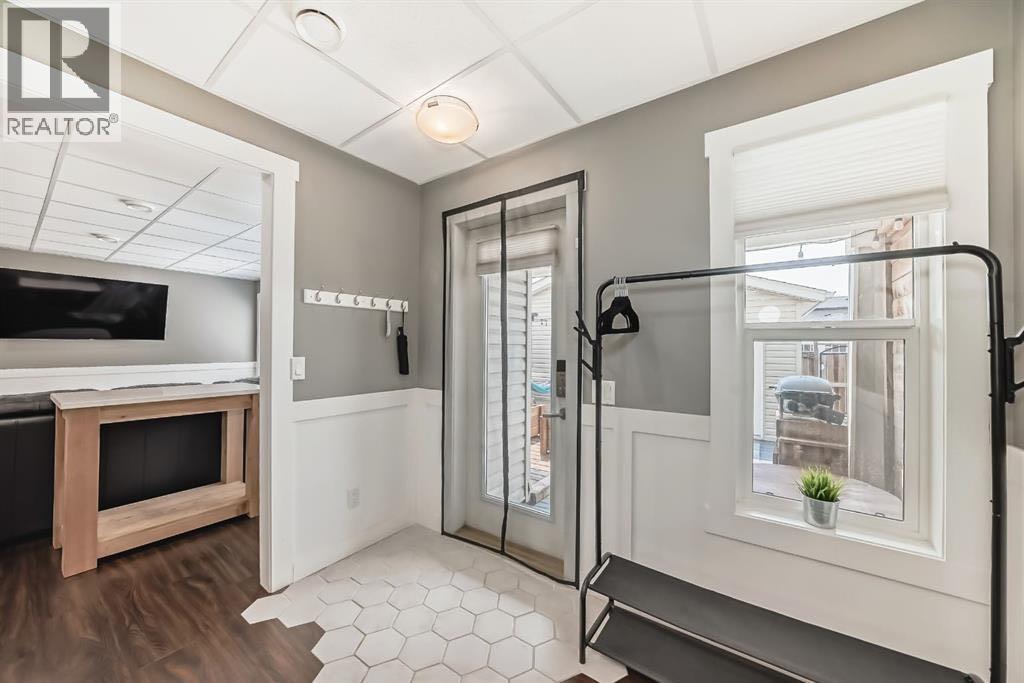 288 Rainbow Falls Green, Chestermere, Alberta  T1X 0S4 - Photo 9 - A2262855