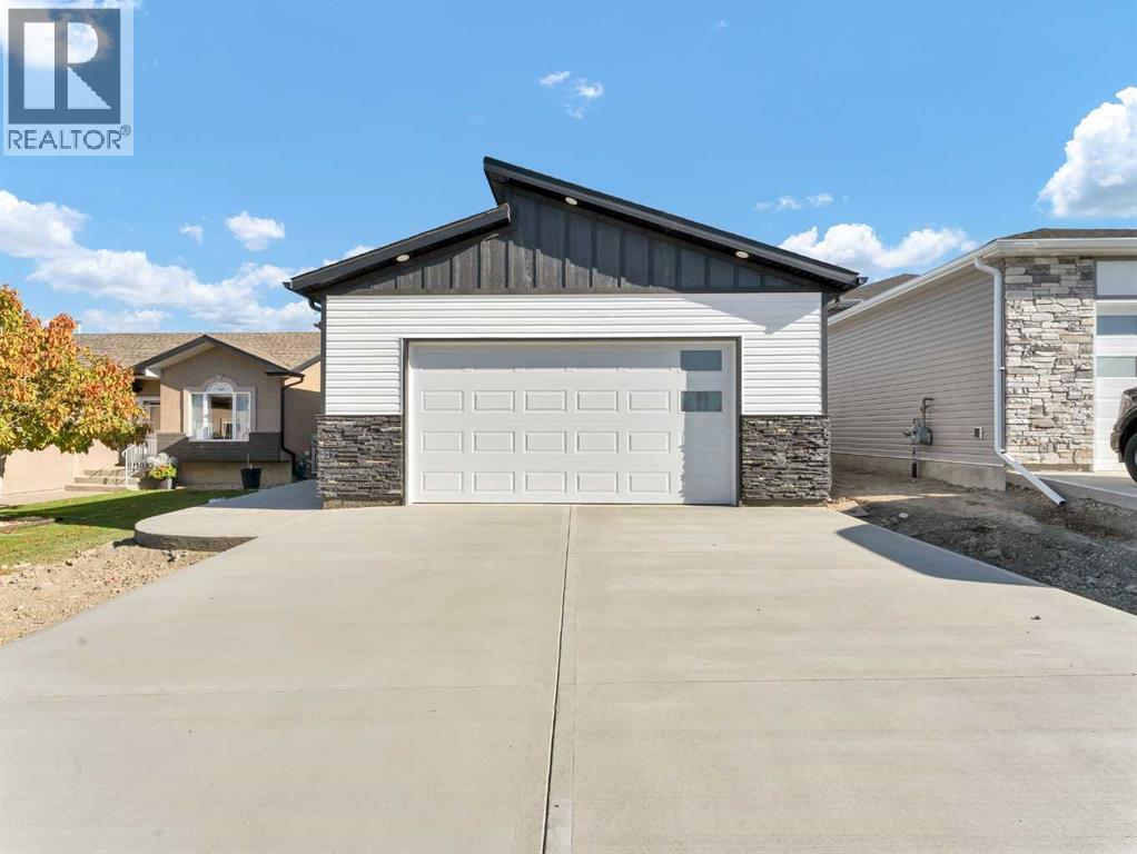31 Sierra Road Sw, Medicine Hat, Alberta  T1B 4Y6 - Photo 1 - A2222885