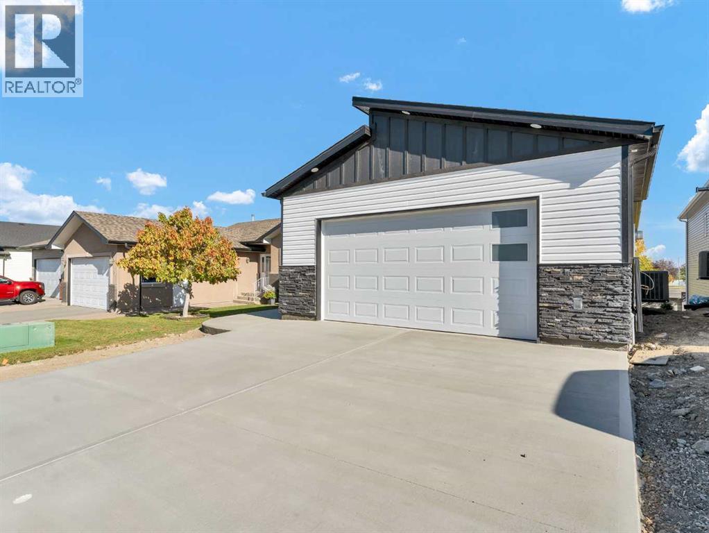 31 Sierra Road Sw, Medicine Hat, Alberta  T1B 4Y6 - Photo 2 - A2222885