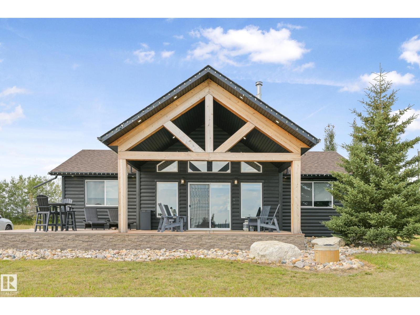 118 562115 RR 114, Rural Two Hills County, Alberta