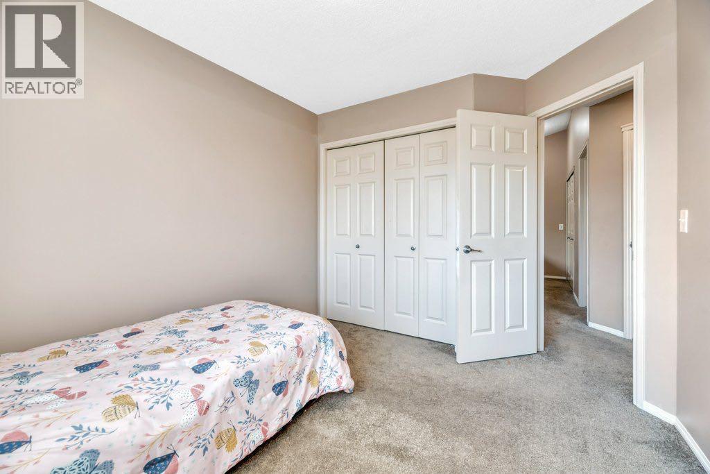 319 Saddlebrook Circle E, Calgary, Alberta  T3J 0J9 - Photo 17 - A2258515