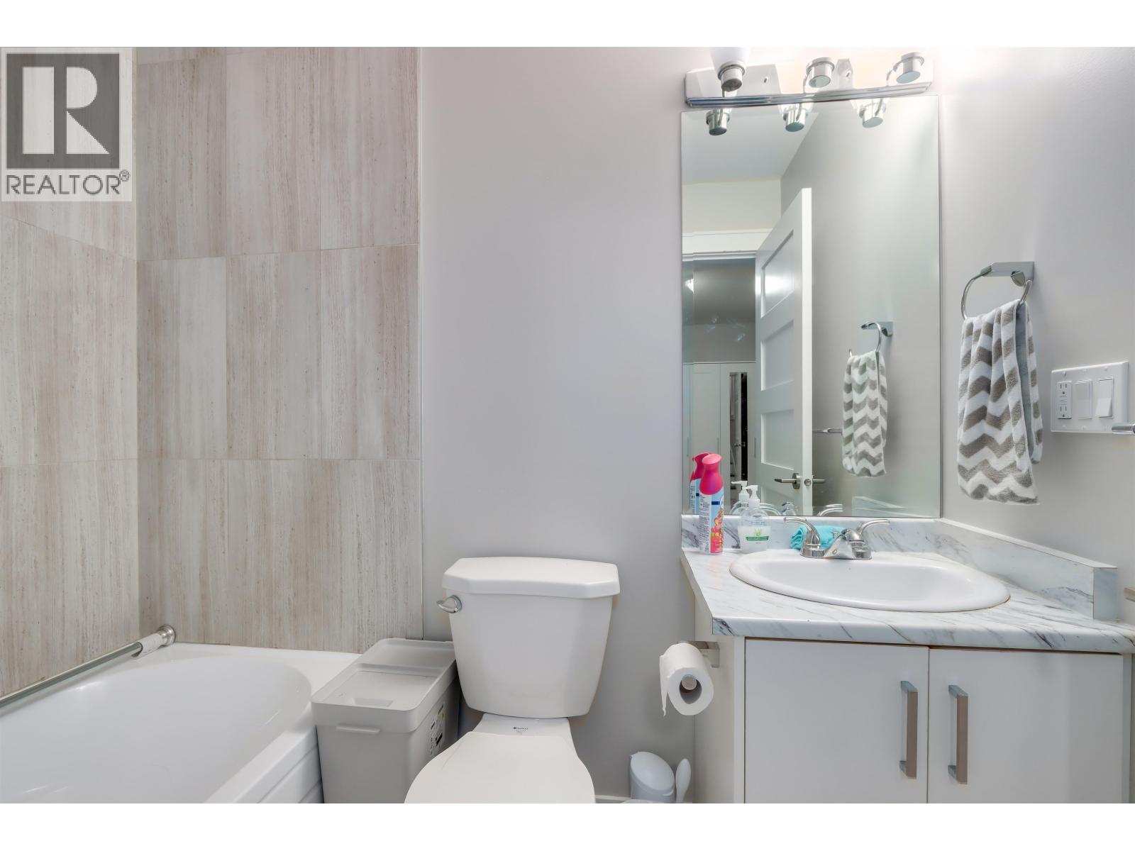 2496 Brock Street, Vancouver, British Columbia  V5R 2R4 - Photo 13 - R3056134