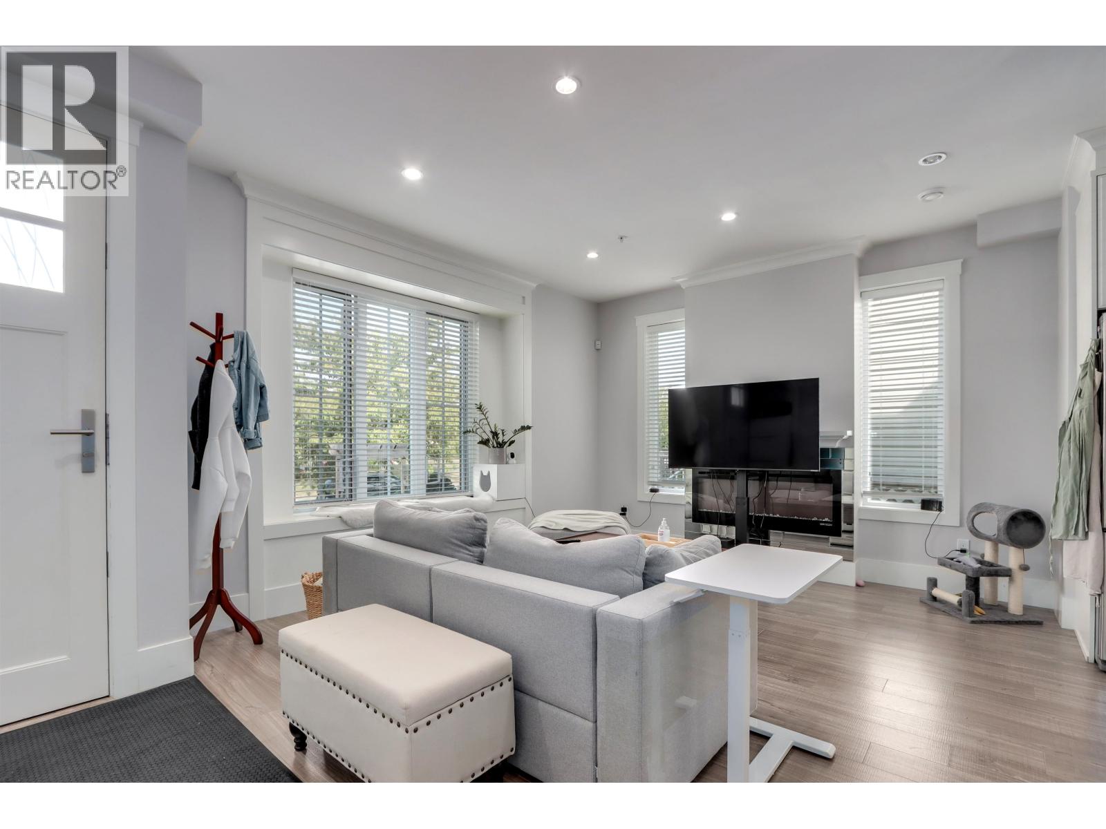 2496 Brock Street, Vancouver, British Columbia  V5R 2R4 - Photo 4 - R3056134