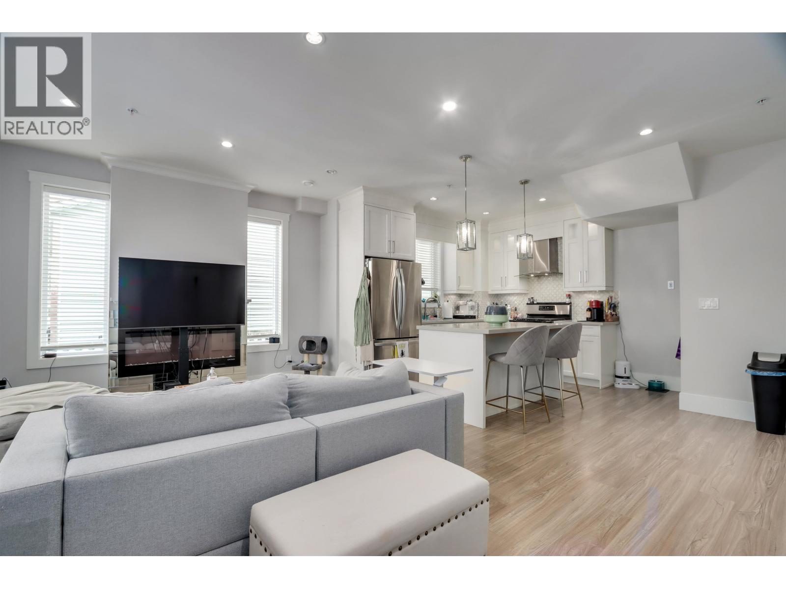 2496 Brock Street, Vancouver, British Columbia  V5R 2R4 - Photo 3 - R3056134