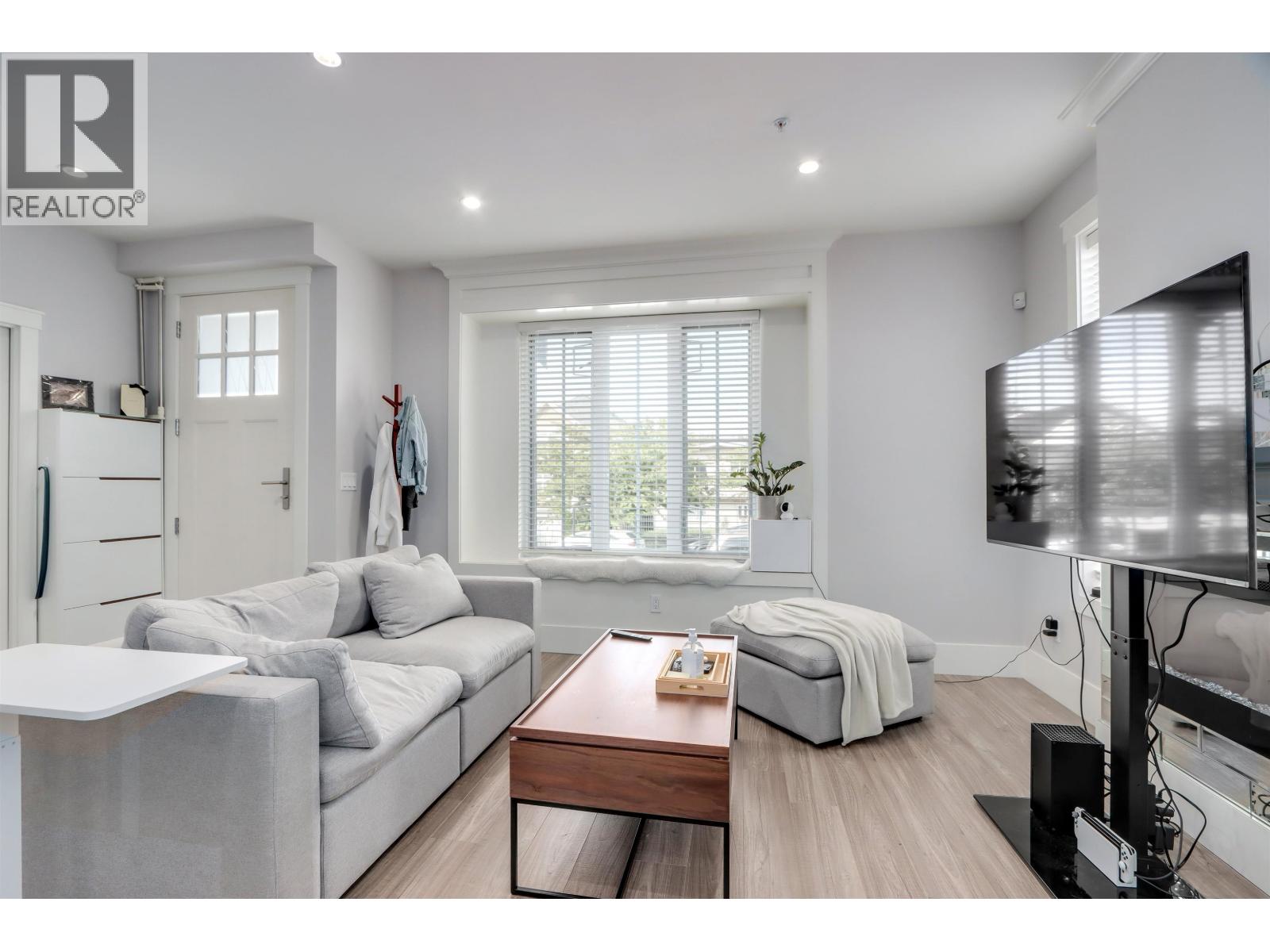 2496 Brock Street, Vancouver, British Columbia  V5R 2R4 - Photo 5 - R3056134