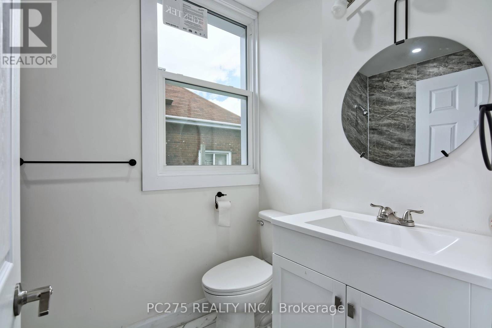 272 Vidal Street S, Sarnia, Ontario  N7T 2T7 - Photo 10 - X12449943