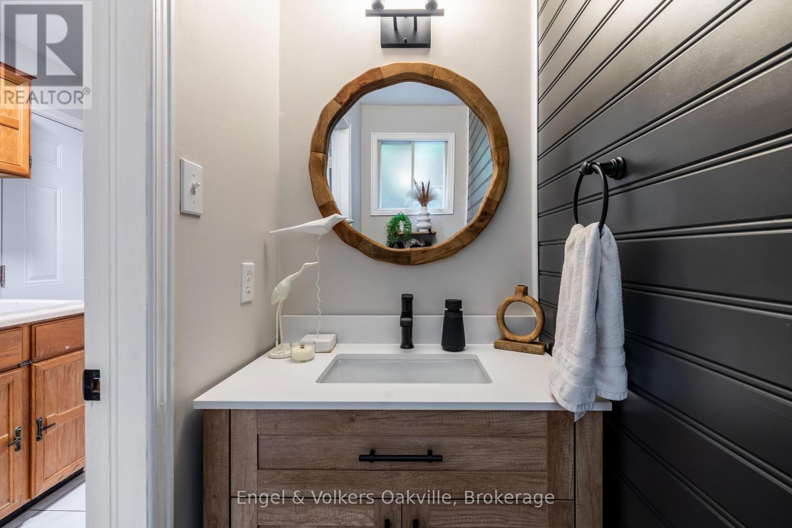 1181 Grange Road, Oakville, Ontario  L6H 1P8 - Photo 7 - W12449898