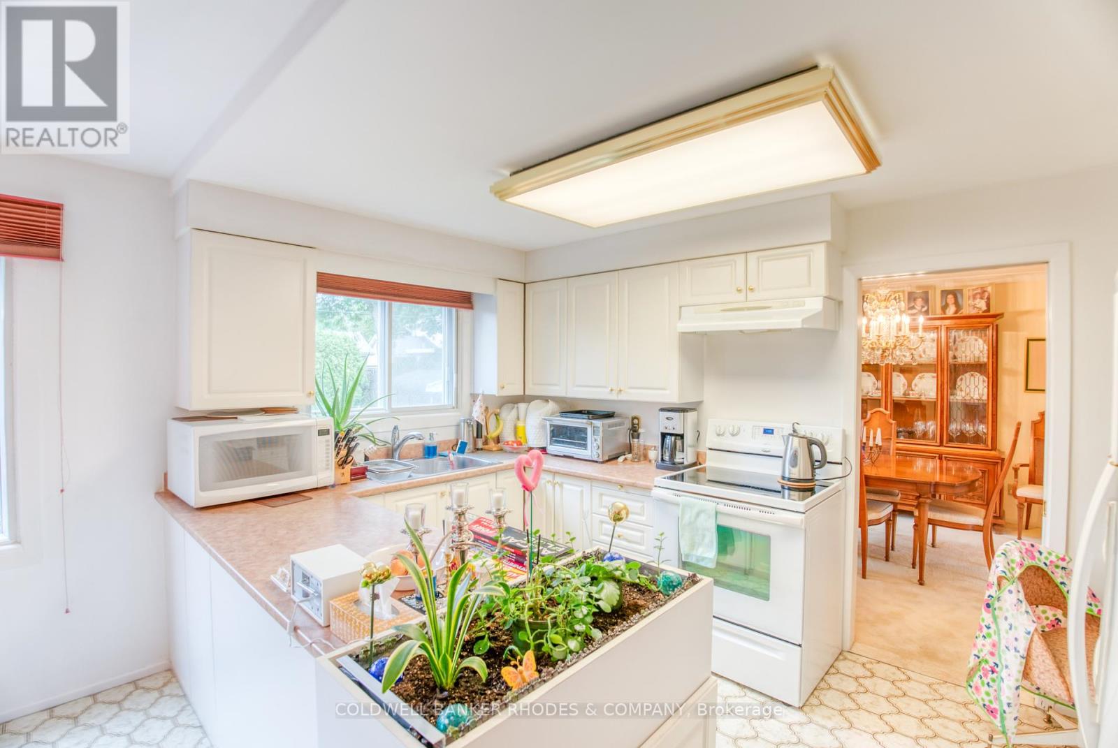 2005 Neepawa Avenue, Ottawa, Ontario  K2A 3L4 - Photo 8 - X12449871