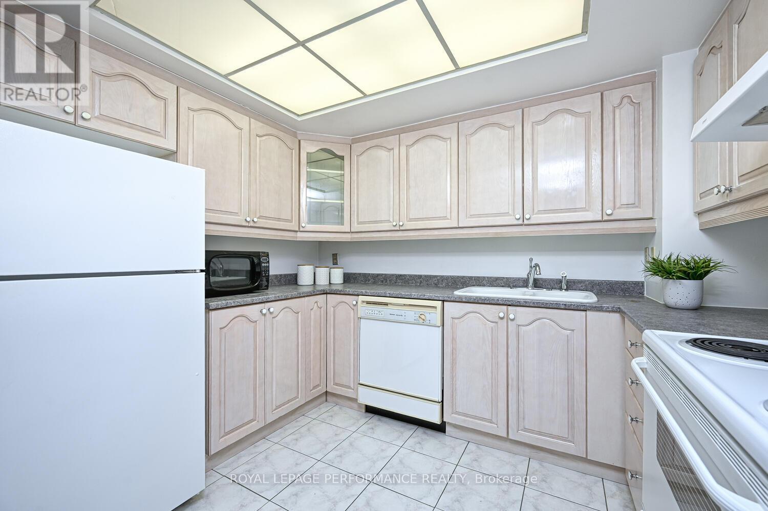 2103 - 500 Laurier Avenue W, Ottawa, Ontario  K1R 5E1 - Photo 15 - X12449911