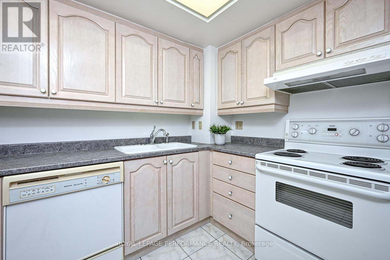 2103 - 500 Laurier Avenue W, Ottawa, Ontario  K1R 5E1 - Photo 17 - X12449911