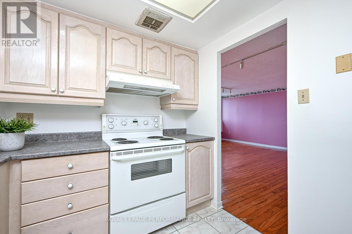 2103 - 500 Laurier Avenue W, Ottawa, Ontario  K1R 5E1 - Photo 18 - X12449911