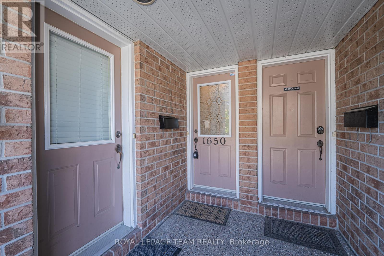 1650 Locksley Lane, Ottawa, Ontario  K1J 1B6 - Photo 4 - X12449926