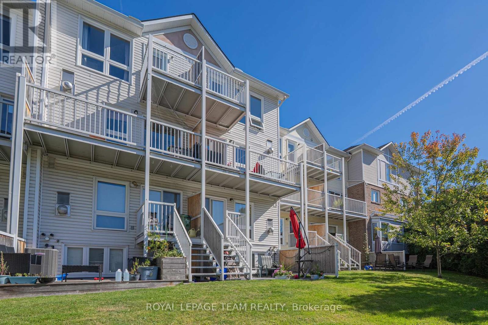 1650 Locksley Lane, Ottawa, Ontario  K1J 1B6 - Photo 5 - X12449926