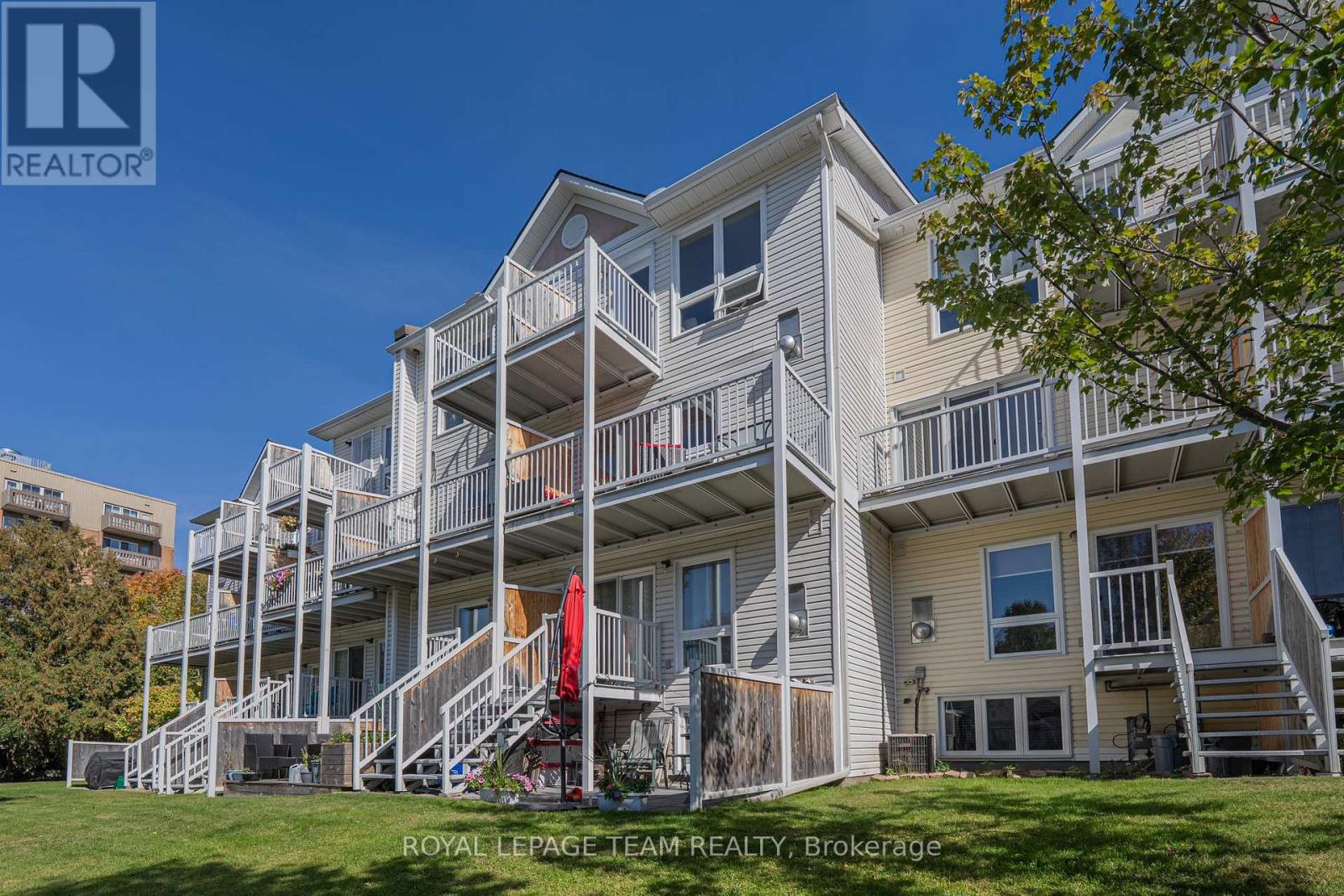 1650 Locksley Lane, Ottawa, Ontario  K1J 1B6 - Photo 6 - X12449926