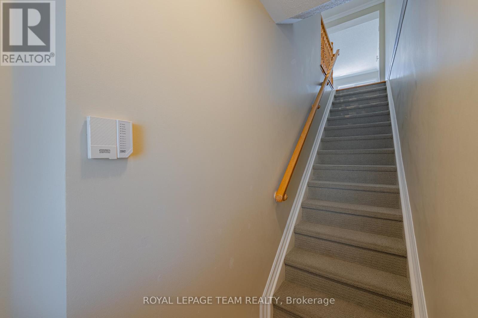 1650 Locksley Lane, Ottawa, Ontario  K1J 1B6 - Photo 9 - X12449926