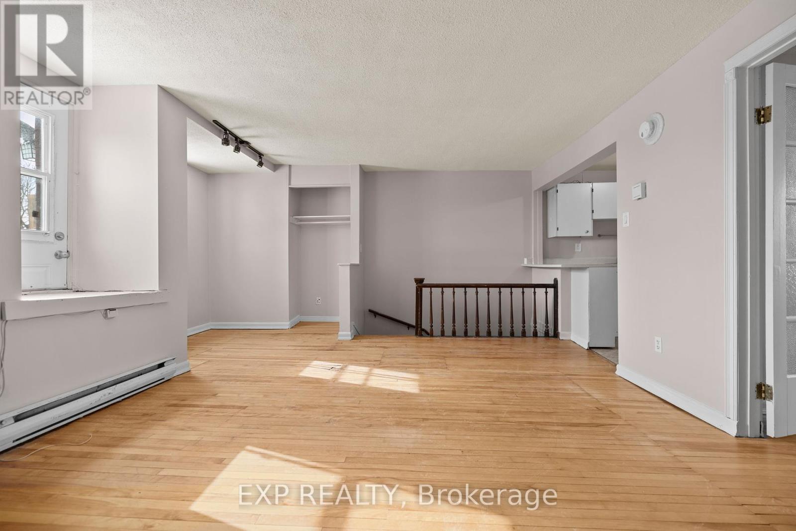 196 Osgoode Street, Ottawa, Ontario  K1N 6S8 - Photo 5 - X12449933