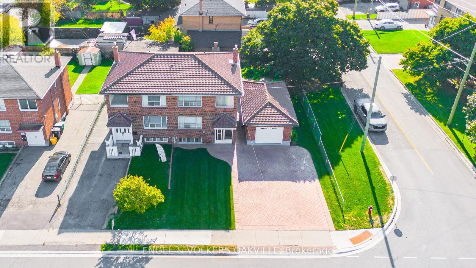 183 Vodden Street E, Brampton, Ontario  L6V 1M9 - Photo 4 - W12449290