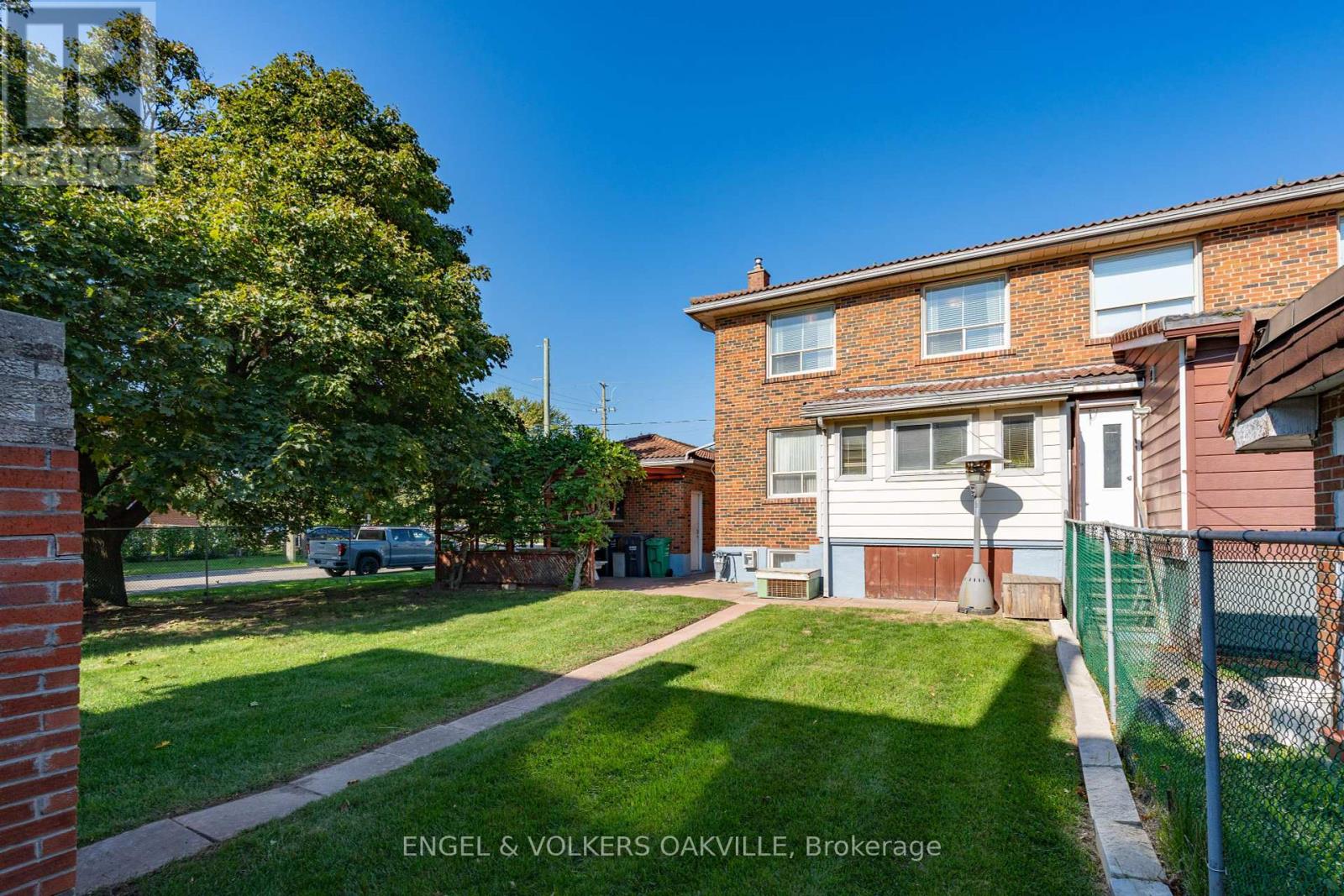 183 Vodden Street E, Brampton, Ontario  L6V 1M9 - Photo 35 - W12449290