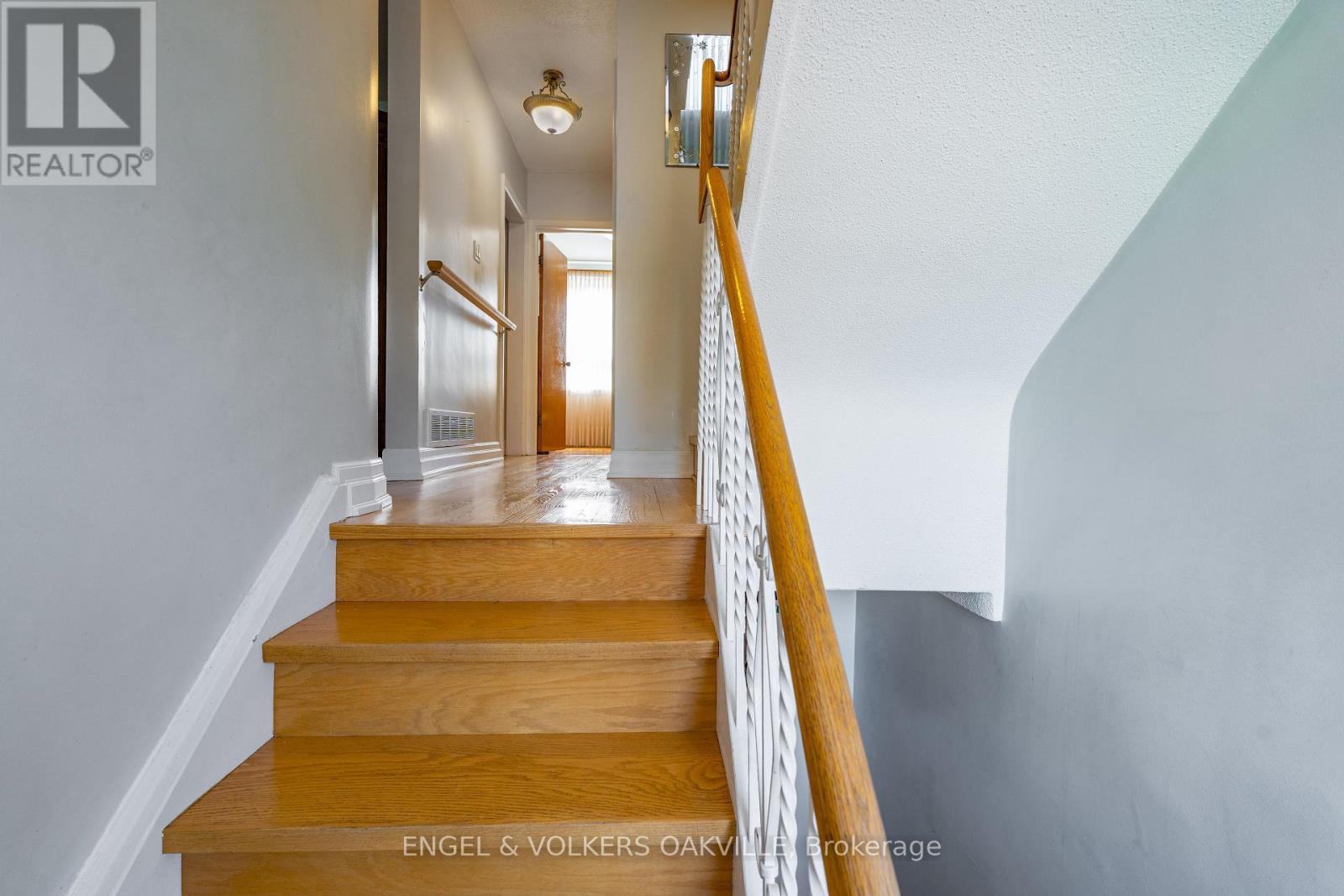 183 Vodden Street E, Brampton, Ontario  L6V 1M9 - Photo 8 - W12449290