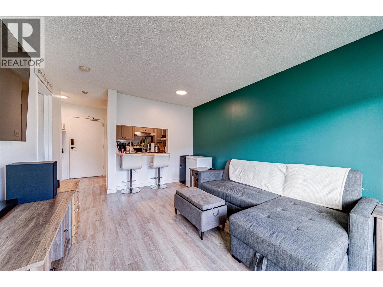 501 Elk Street Unit# 111, Elkford, British Columbia  V0B 1H0 - Photo 2 - 10364403
