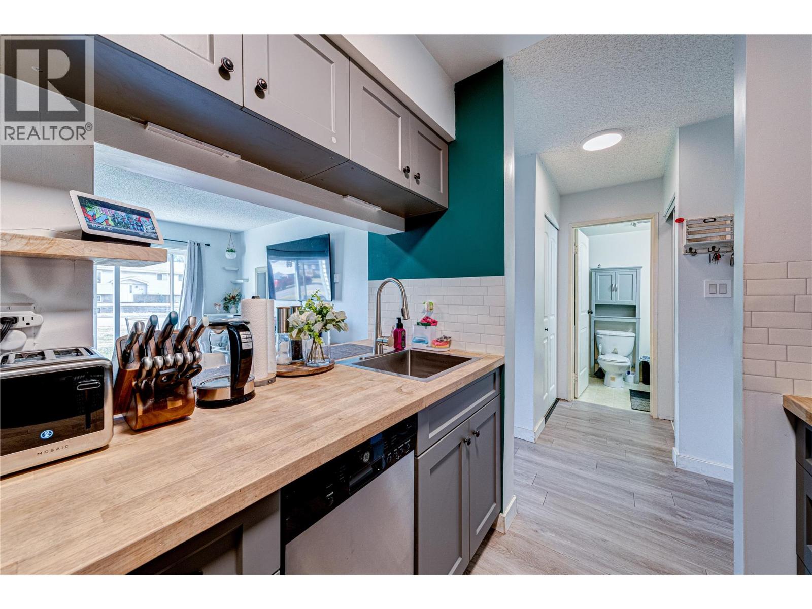 501 Elk Street Unit# 111, Elkford, British Columbia  V0B 1H0 - Photo 4 - 10364403
