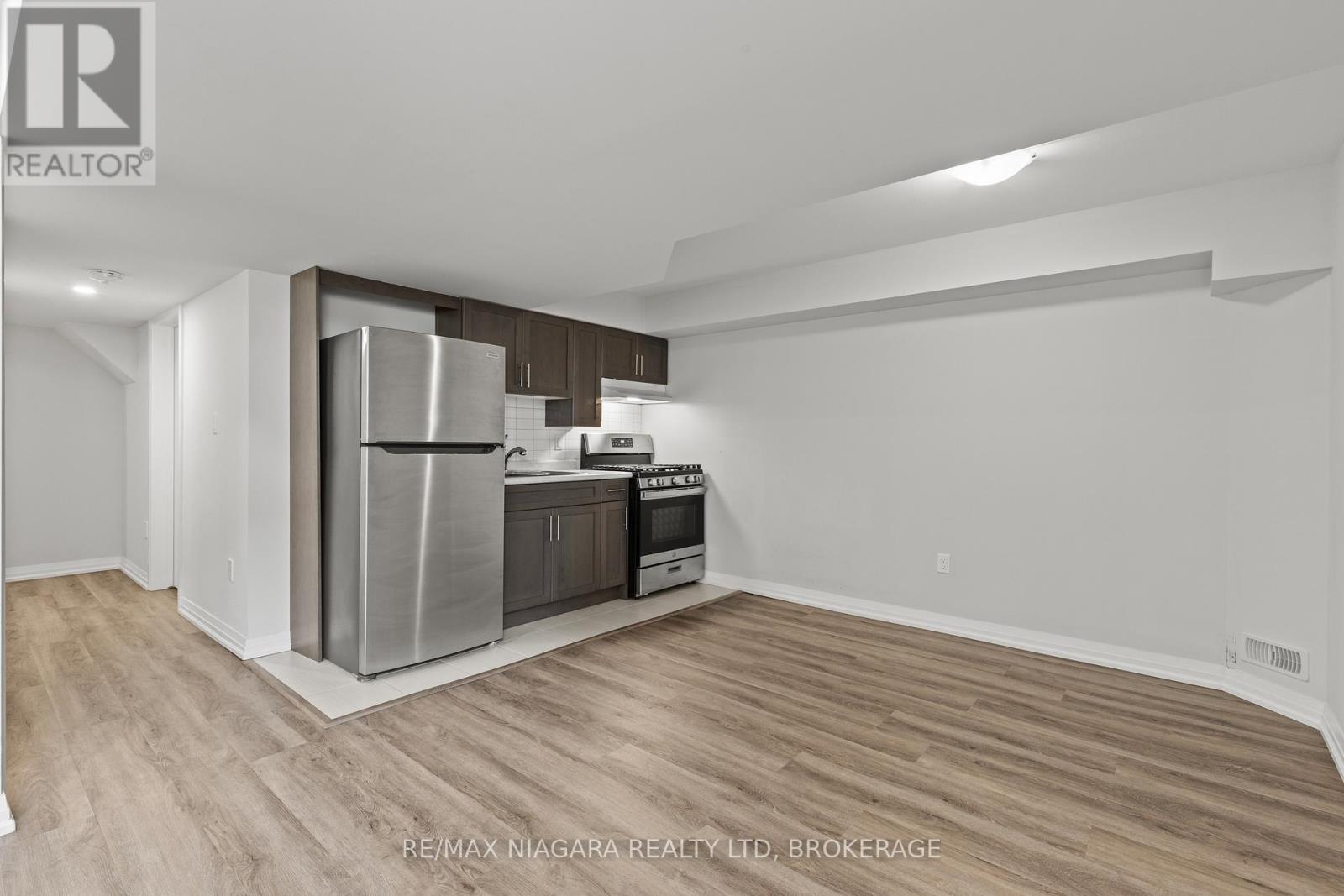 23 - 4552 Portage Road, Niagara Falls, Ontario  L2E 6A8 - Photo 22 - X12450026