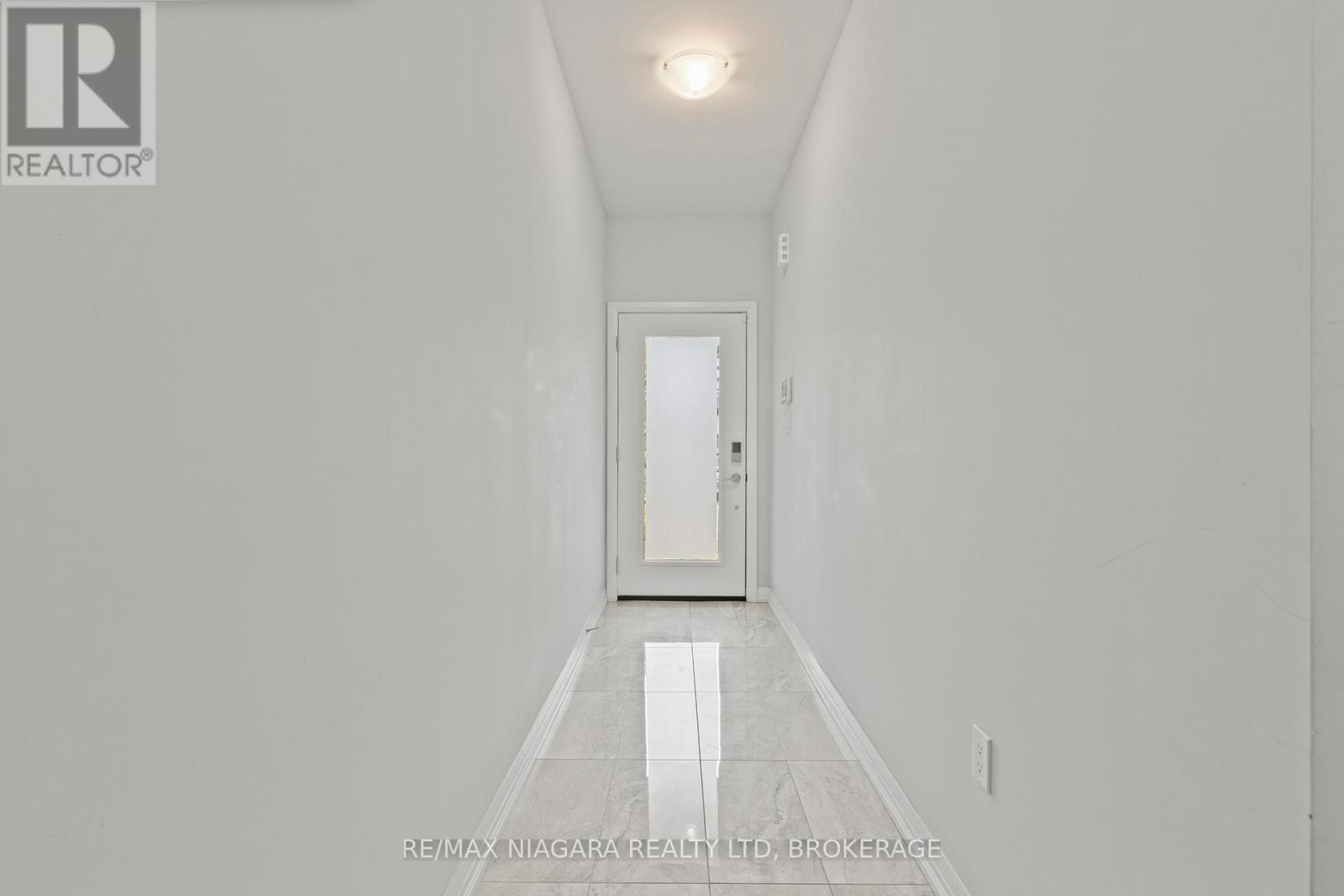 23 - 4552 Portage Road, Niagara Falls, Ontario  L2E 6A8 - Photo 3 - X12450026