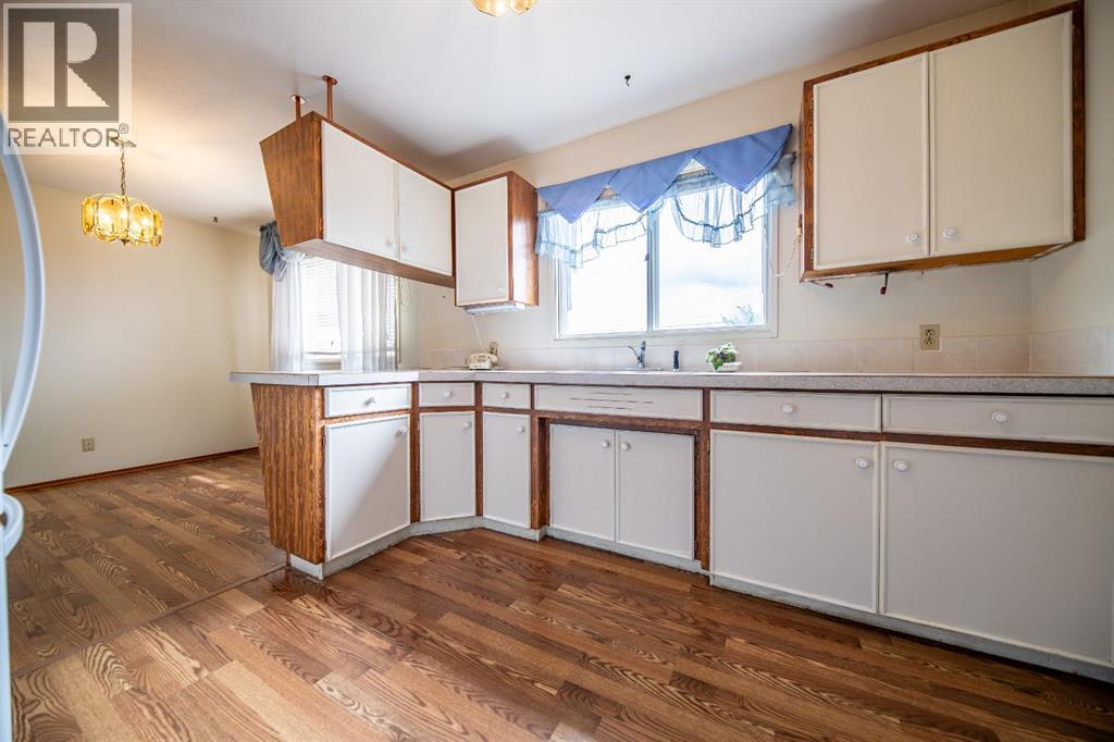 9527 98 Avenue, Grande Prairie, Alberta  T8V 0N8 - Photo 5 - A2249532