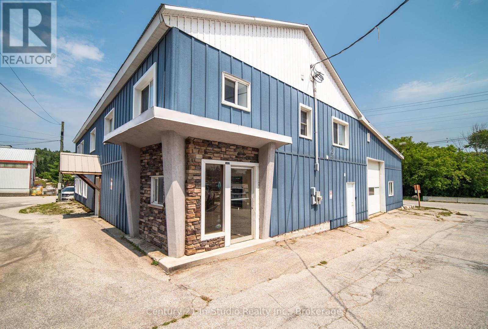 340 Boyd Street, South Bruce Peninsula, Ontario  N0H 2T0 - Photo 2 - X12449927
