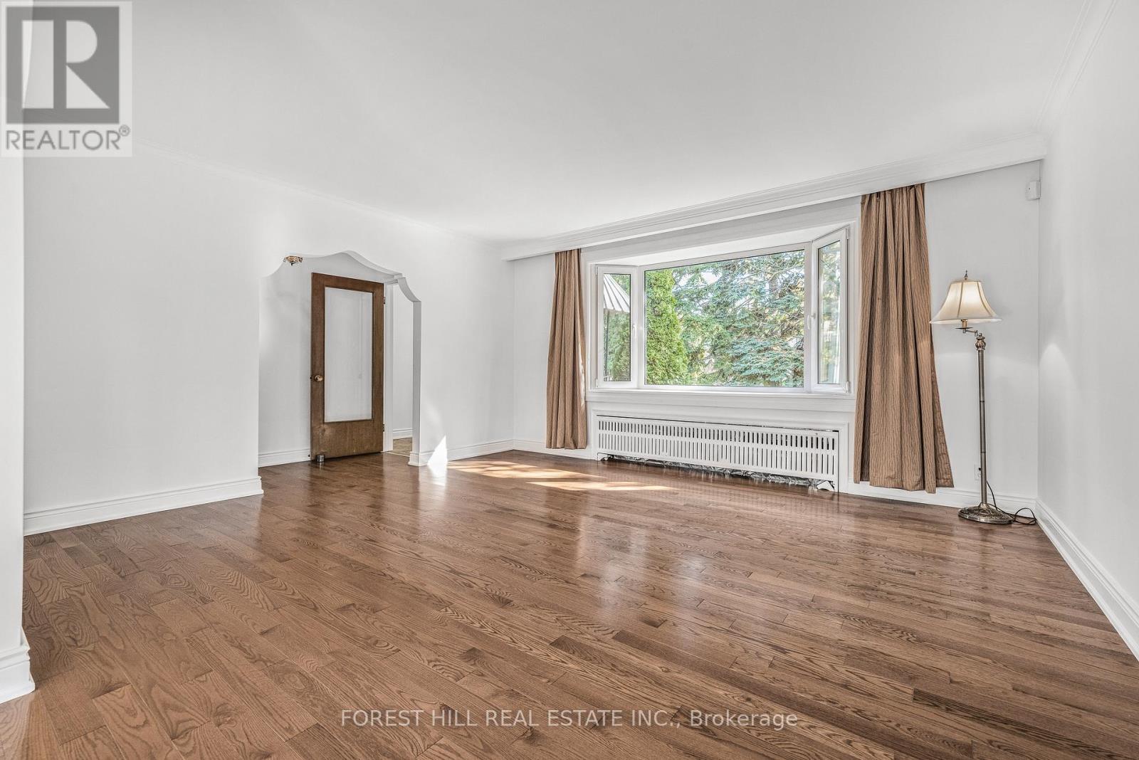 18 Irvington Crescent, Toronto, Ontario  M2N 2Z1 - Photo 2 - C12449783
