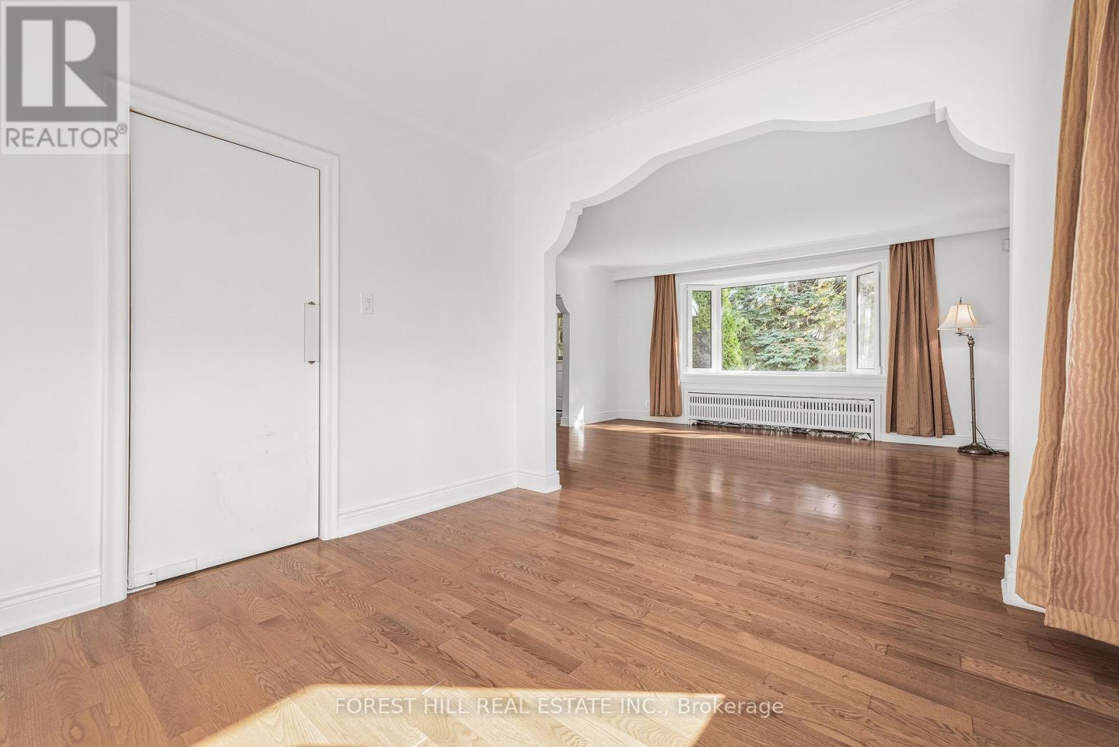 18 Irvington Crescent, Toronto, Ontario  M2N 2Z1 - Photo 4 - C12449783