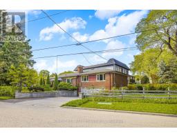 18 IRVINGTON CRESCENT, Toronto, Ontario