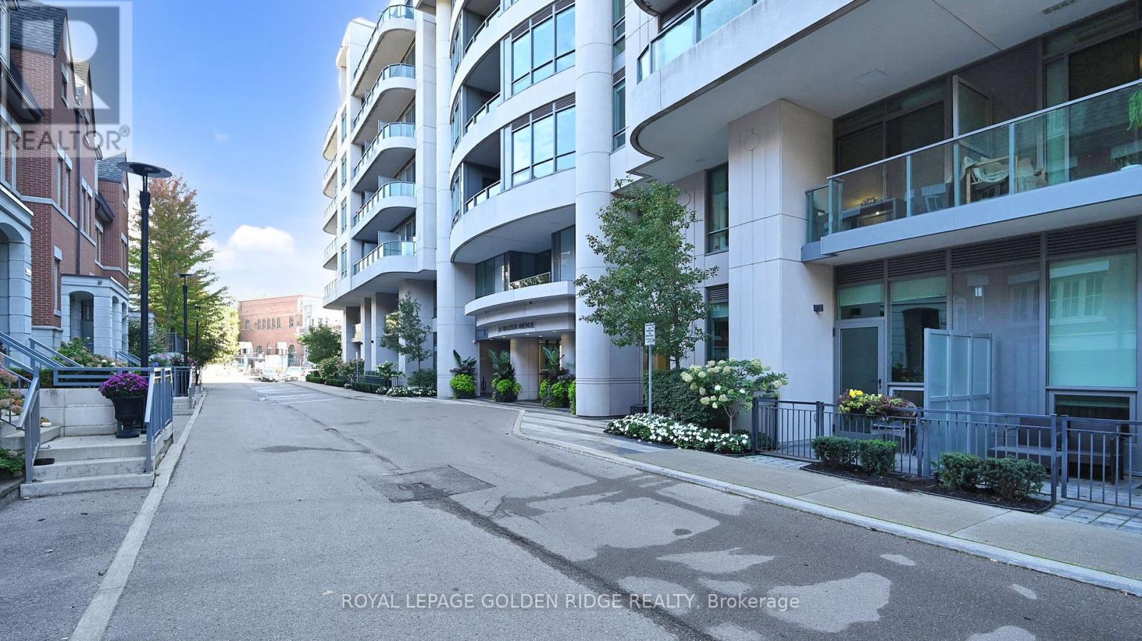 224 - 377 Madison Avenue, Toronto, Ontario  M4V 3E1 - Photo 3 - C12449796