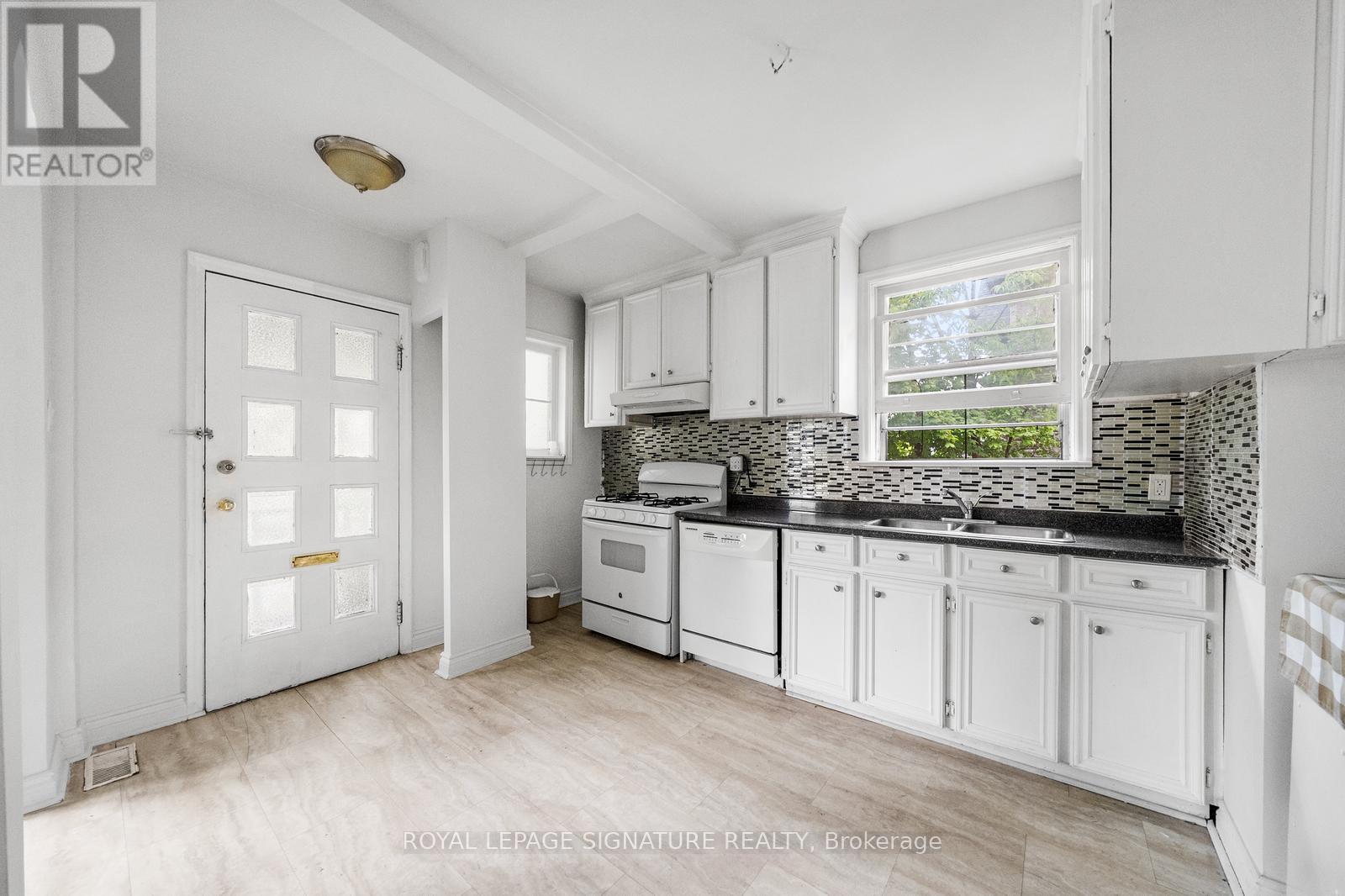 17 Pleasant Avenue, Toronto, Ontario  M2M 1L8 - Photo 6 - C12449838