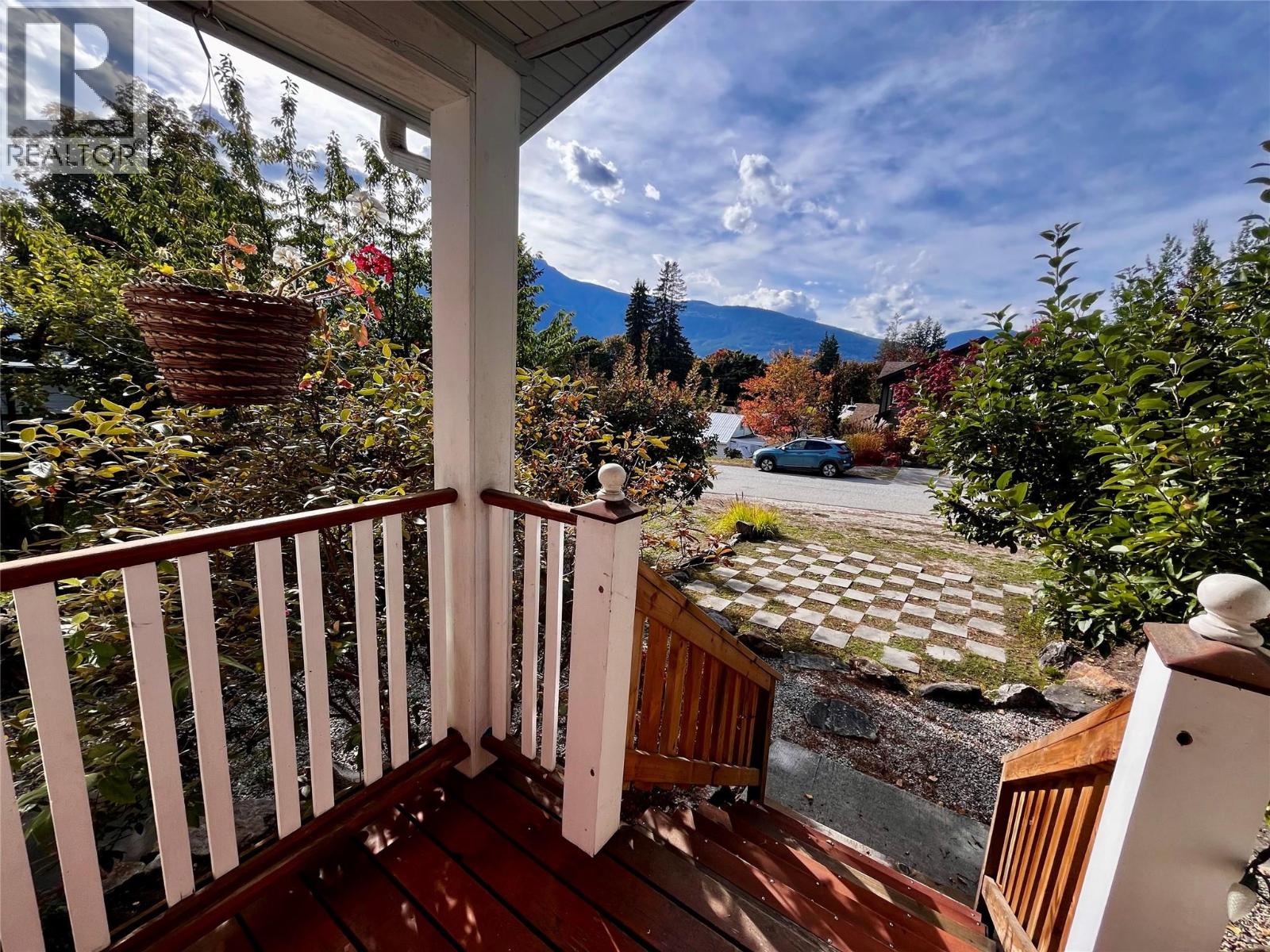 305 1st  Nw Avenue, Nakusp, British Columbia  V0G 1R0 - Photo 18 - 10365165