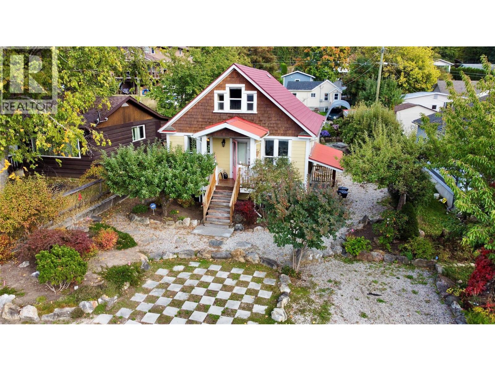 305 1st  Nw Avenue, Nakusp, British Columbia  V0G 1R0 - Photo 1 - 10365165