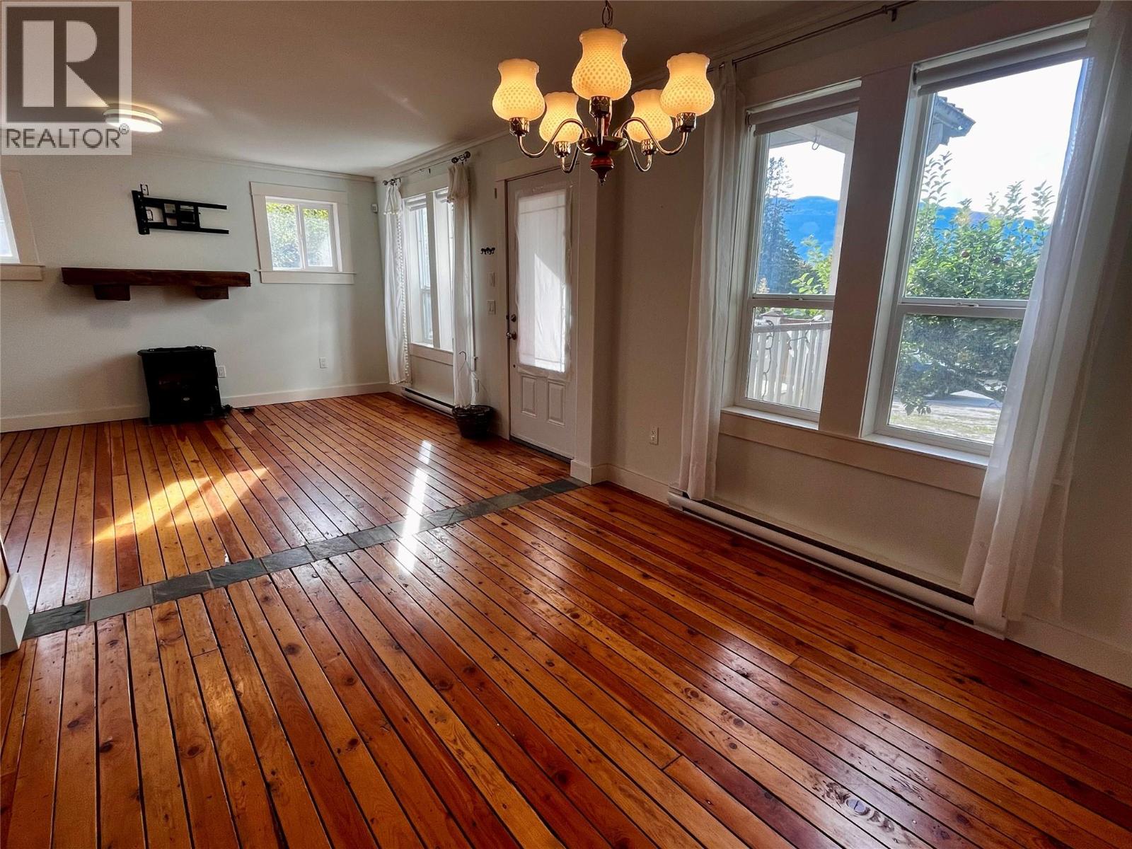 305 1st  Nw Avenue, Nakusp, British Columbia  V0G 1R0 - Photo 24 - 10365165