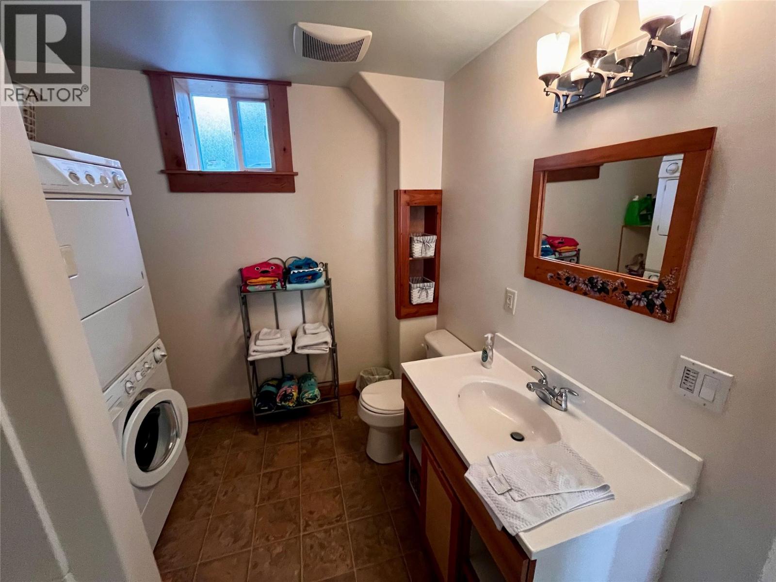 305 1st  Nw Avenue, Nakusp, British Columbia  V0G 1R0 - Photo 74 - 10365165