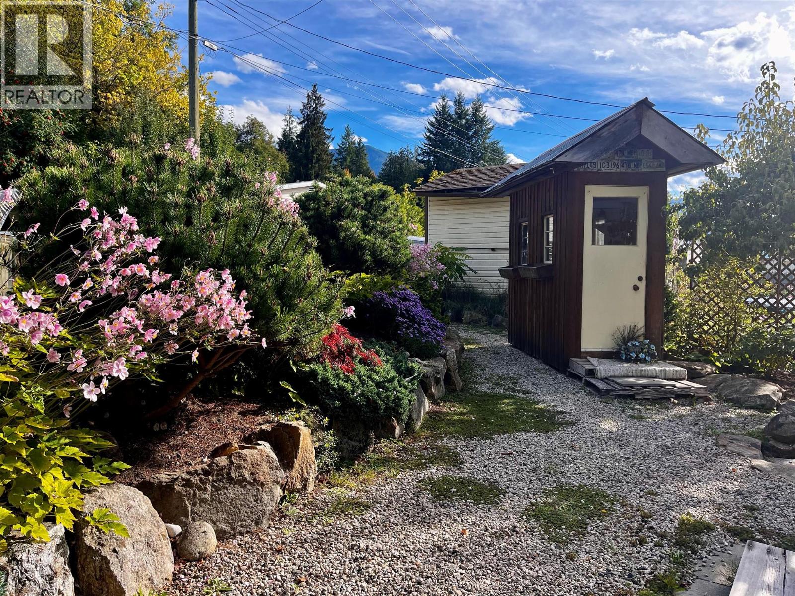 305 1st  Nw Avenue, Nakusp, British Columbia  V0G 1R0 - Photo 11 - 10365165