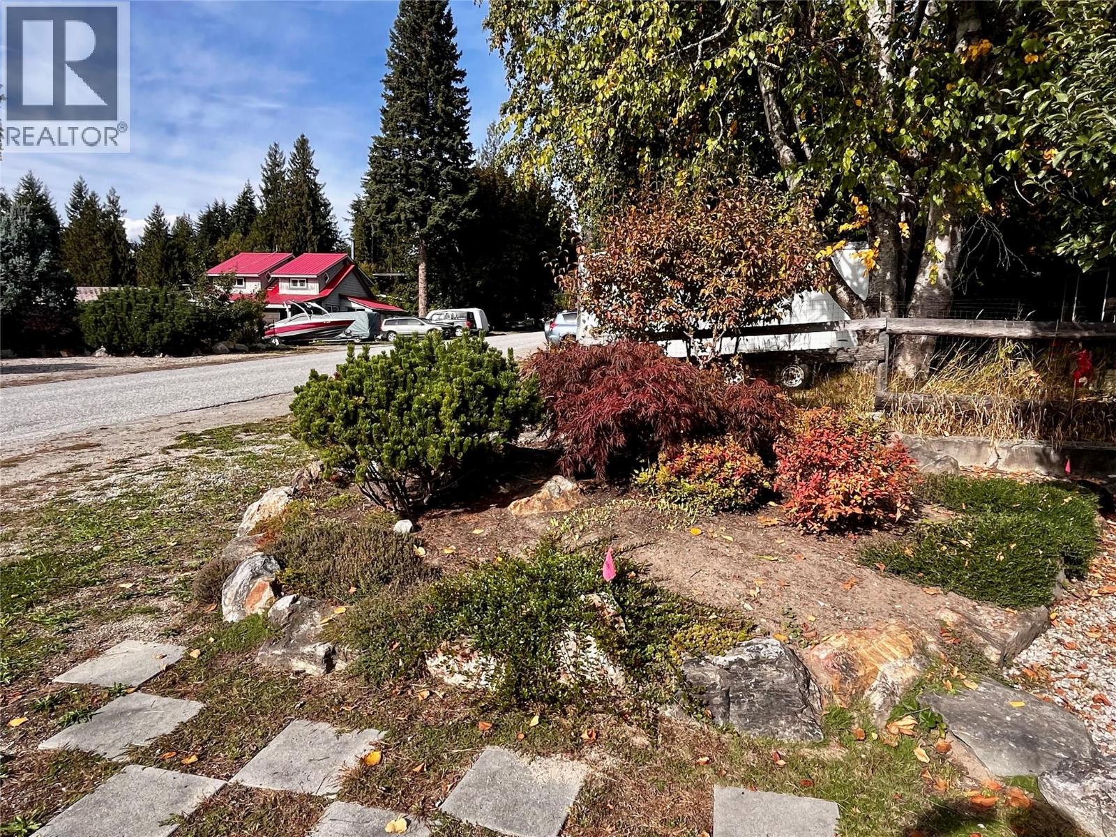 305 1st  Nw Avenue, Nakusp, British Columbia  V0G 1R0 - Photo 4 - 10365165