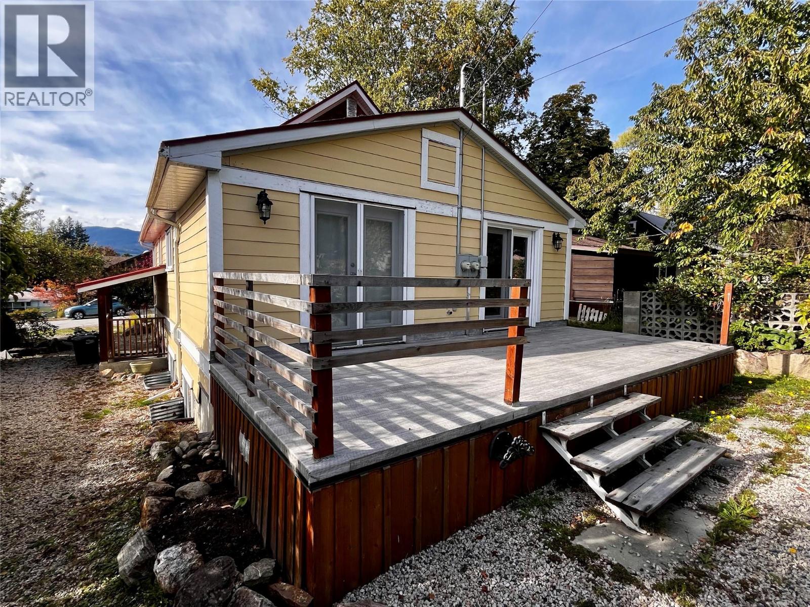 305 1st  Nw Avenue, Nakusp, British Columbia  V0G 1R0 - Photo 9 - 10365165