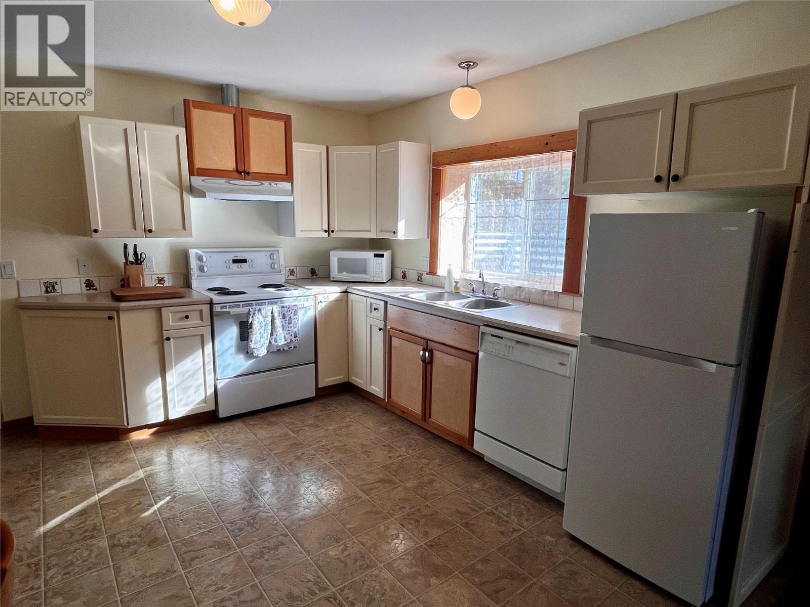 305 1st  Nw Avenue, Nakusp, British Columbia  V0G 1R0 - Photo 55 - 10365165