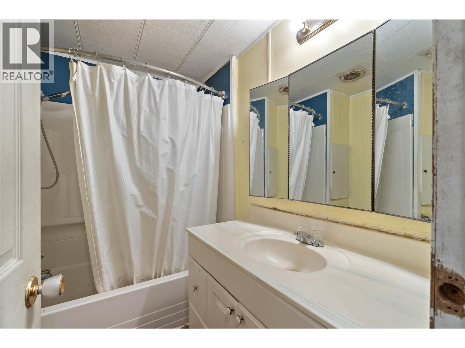 5165 Trans Canada Highway W, Kamloops, British Columbia  V1S 2A5 - Photo 22 - 10365186
