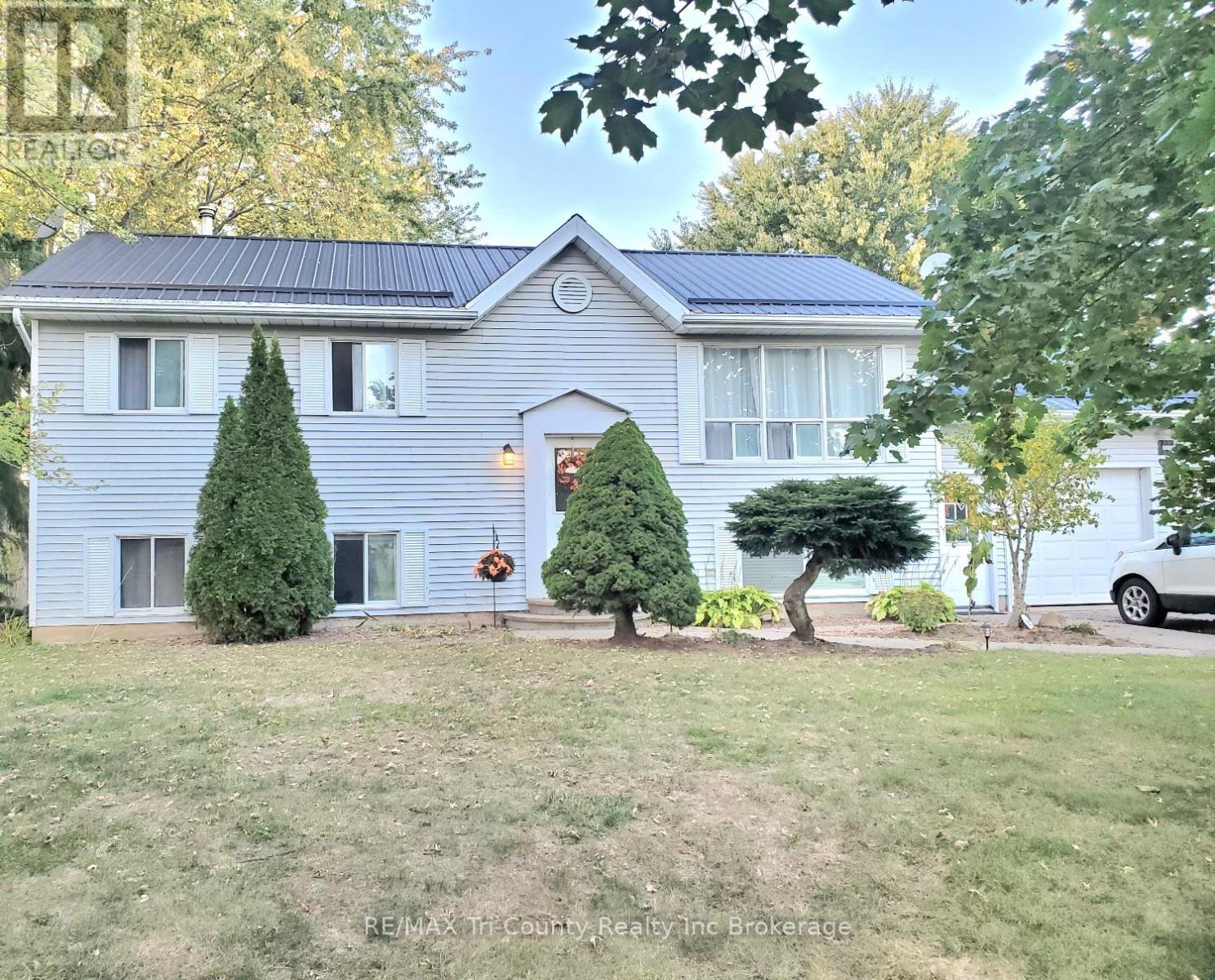 5 Rosemarie Boulevard, Norfolk, Ontario  N4B 2W4 - Photo 1 - X12449979