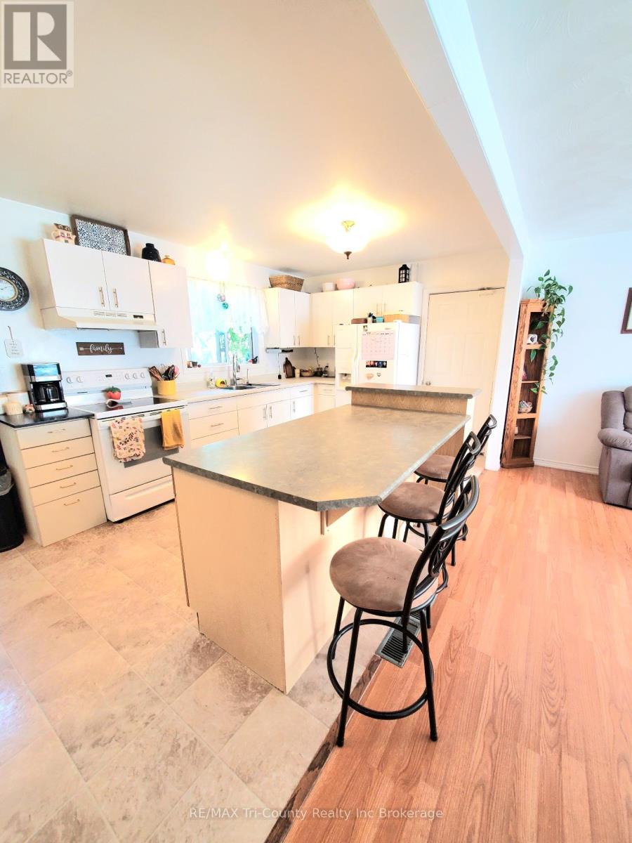 5 Rosemarie Boulevard, Norfolk, Ontario  N4B 2W4 - Photo 5 - X12449979