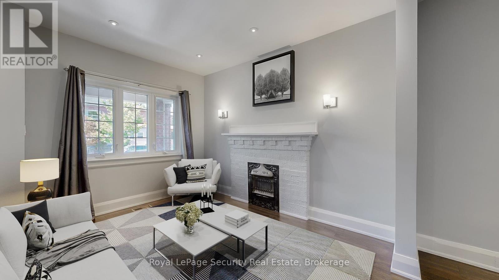 331 Winona Drive, Toronto, Ontario  M6C 3T2 - Photo 10 - C12449687