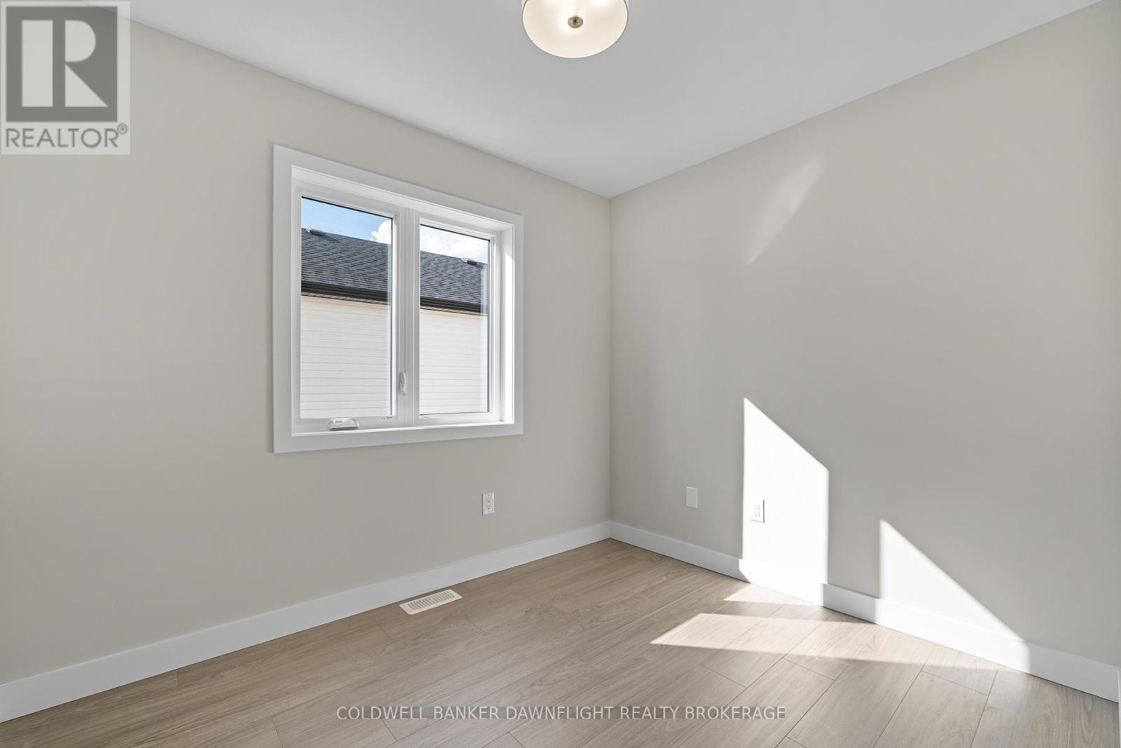 127 Victoria Avenue E, South Huron, Ontario  N0M 1M0 - Photo 12 - X12344556