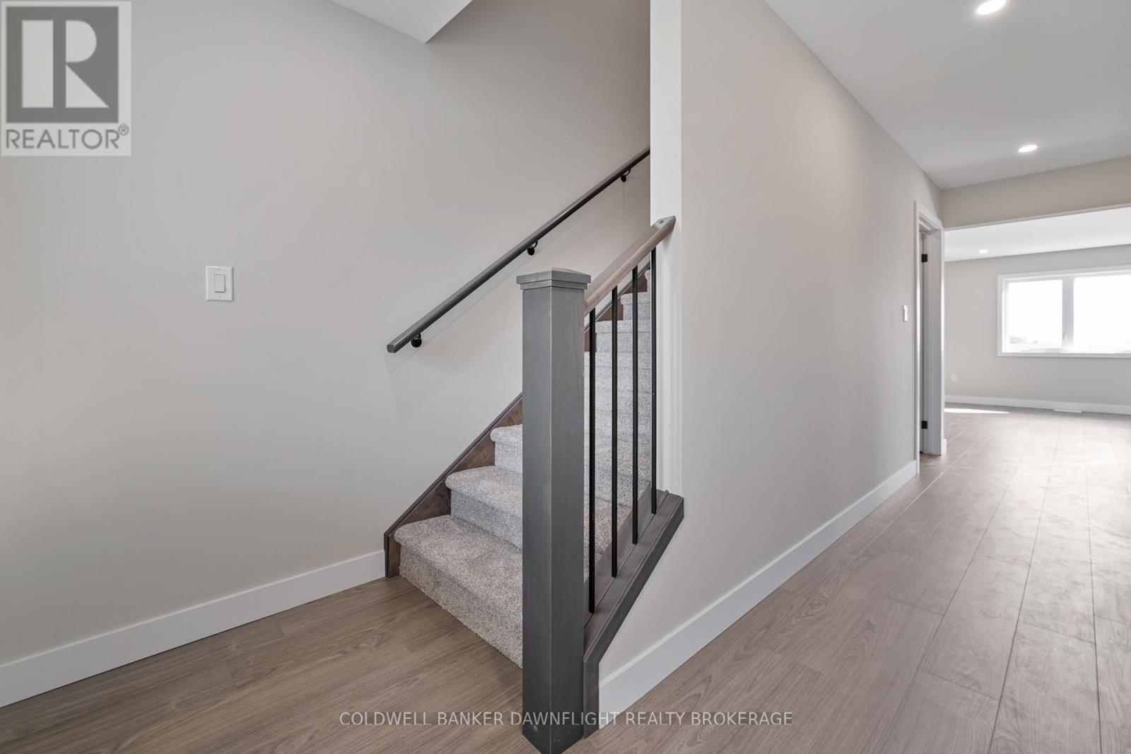 127 Victoria Avenue E, South Huron, Ontario  N0M 1M0 - Photo 4 - X12344556